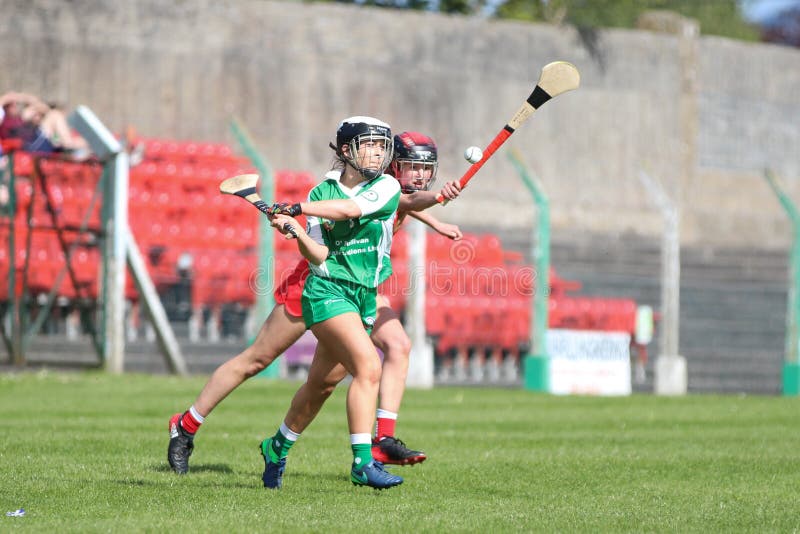 Ημι τελικό πρωταθλήματος Camogie κατώτερο - πεντάστιχο εναντίον του Κορκ στοκ φωτογραφίες με δικαίωμα ελεύθερης χρήσης Ημι τελικό πρωταθλήματος Camogie κατώτερο - πεντάστιχο εναντίον του Κορκ στοκ φωτογραφίες με δικαίωμα ελεύθερης χρήσης