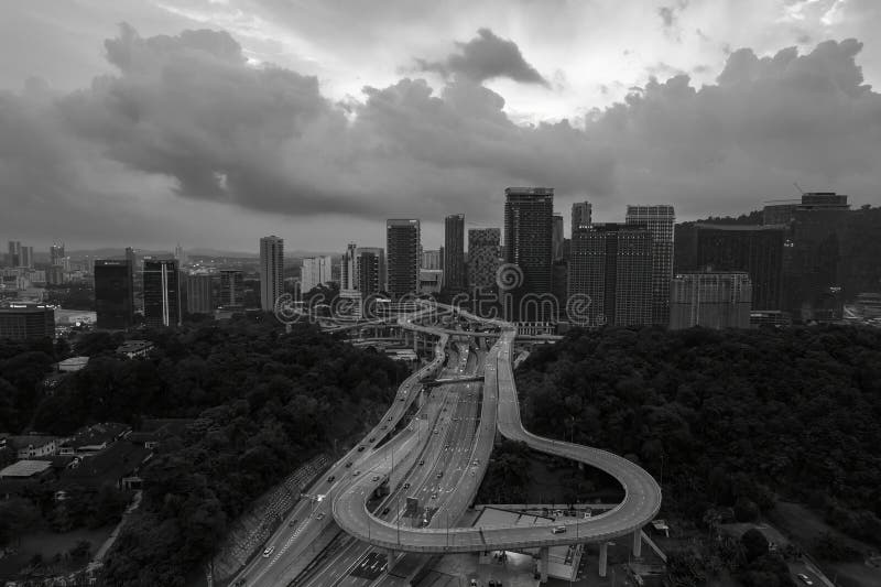 θέα ια όμορφη ριόλη kuala lumpur στα μαύρα και η whitekuala lumpur είναι ια καρδιά τη μαλαισία στοκ φωτογραφίες