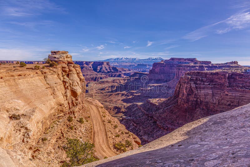 Θέα στο Moki Dugway κοντά στην κοιλάδα Moument στη Γιούτα το χειμώνα στοκ εικόνες με δικαίωμα ελεύθερης χρήσης