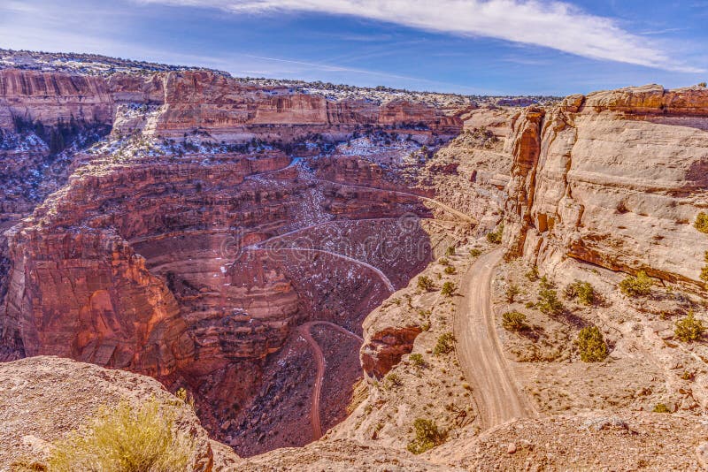 Θέα στο Moki Dugway κοντά στην κοιλάδα Moument στη Γιούτα το χειμώνα στοκ φωτογραφία