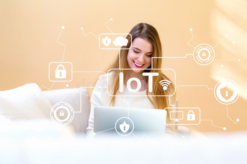 Θέμα ασφάλειας IoT με τη νέα γυναίκα που χρησιμοποιεί το lap-top της στοκ φωτογραφία με δικαίωμα ελεύθερης χρήσης Θέμα ασφάλειας IoT με τη νέα γυναίκα που χρησιμοποιεί το lap-top της στοκ φωτογραφία με δικαίωμα ελεύθερης χρήσης