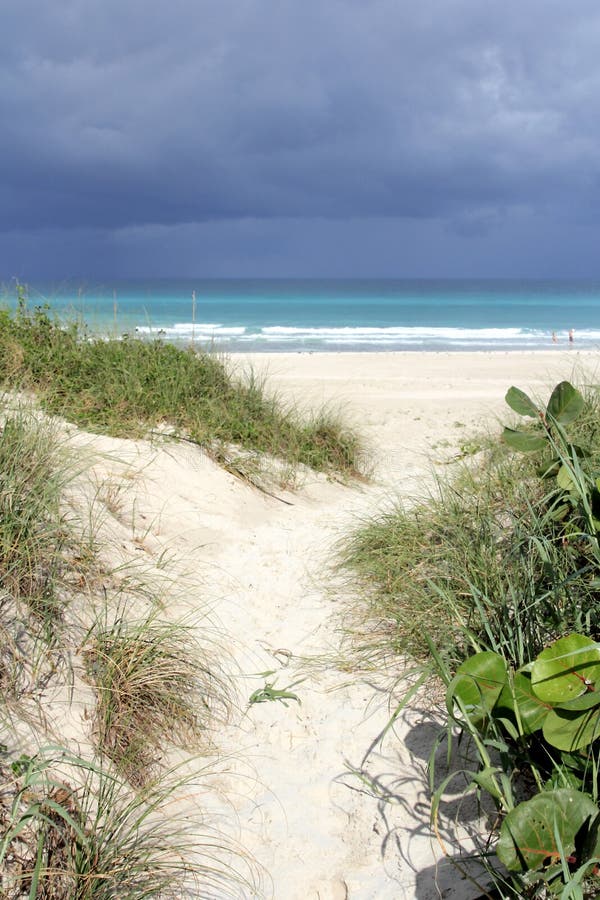 Θέρετρο πολυτέλειας σε Varadero, Κούβα στοκ φωτογραφία με δικαίωμα ελεύθερης χρήσης Θέρετρο πολυτέλειας σε Varadero, Κούβα στοκ φωτογραφία με δικαίωμα ελεύθερης χρήσης