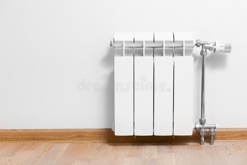 Θερμαίνοντας το θερμαντικό σώμα στο σπίτι στοκ φωτογραφία