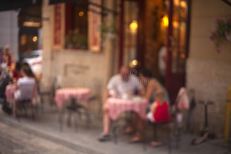 Θολωμένη εικόνα του εστιατορίου οδών το βράδυ στοκ φωτογραφίες Θολωμένη εικόνα του εστιατορίου οδών το βράδυ στοκ φωτογραφίες