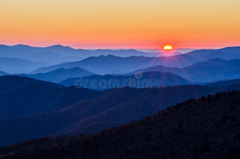Θόλος Clingmans, μεγάλα καπνώδη βουνά, Tennessee στοκ εικόνα Θόλος Clingmans, μεγάλα καπνώδη βουνά, Tennessee στοκ εικόνα