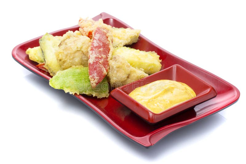 Ιαπωνικό tempura με τα λαχανικά και suace κάρρυ που απομονώνεται στοκ φωτογραφίες Ιαπωνικό tempura με τα λαχανικά και suace κάρρυ που απομονώνεται στοκ φωτογραφίες