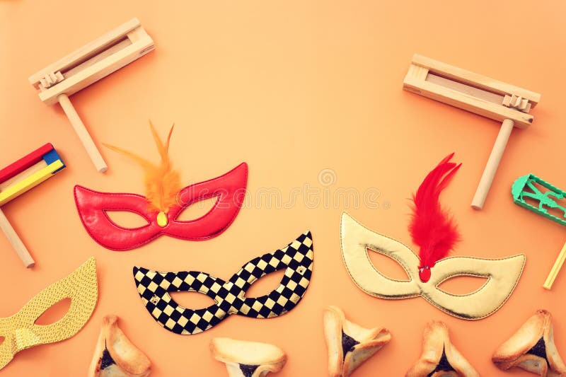 Ιδέα εορτασμού της Purim εβραϊκό καρναβάλι σε κίτρινο φόντο στοκ εικόνα με δικαίωμα ελεύθερης χρήσης