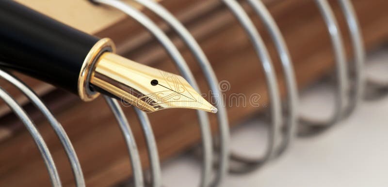 Ιδέα επιτυχίας επιχείρησης, πένα με χρυσό σιντριβάνι στοκ εικόνες με δικαίωμα ελεύθερης χρήσης Ιδέα επιτυχίας επιχείρησης, πένα με χρυσό σιντριβάνι στοκ εικόνες με δικαίωμα ελεύθερης χρήσης