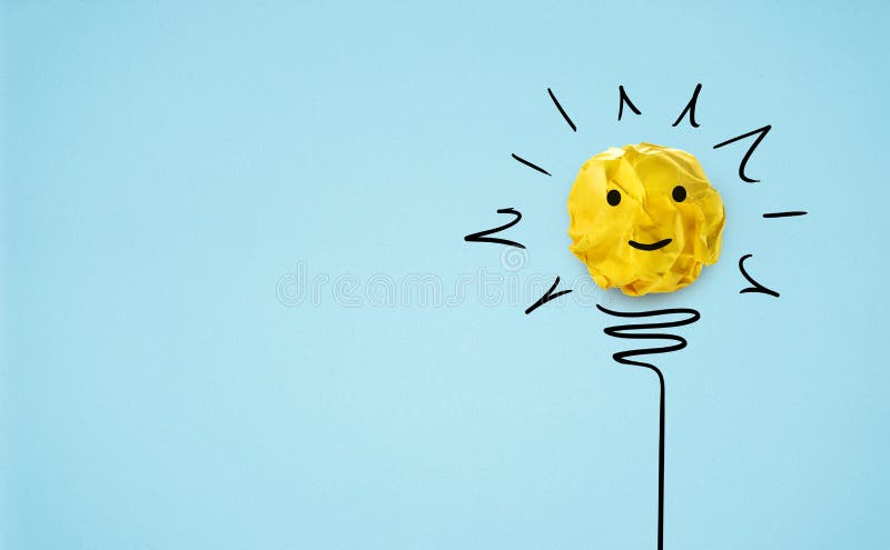 Ιδέα με την κίτρινη σφαίρα εγγράφου lightbulb έννοια δημιουργική στοκ φωτογραφία με δικαίωμα ελεύθερης χρήσης