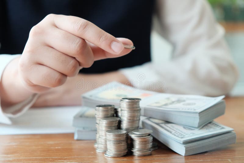 Ιδέες σχεδίου συνεδρίασης των επιχειρηματιών με τη μάνδρα που αναλύει τον οικονομικό επαγγελματικό επενδυτή εγγράφων που απασχολε στοκ εικόνες Ιδέες σχεδίου συνεδρίασης των επιχειρηματιών με τη μάνδρα που αναλύει τον οικονομικό επαγγελματικό επενδυτή εγγράφων που απασχολε στοκ εικόνες