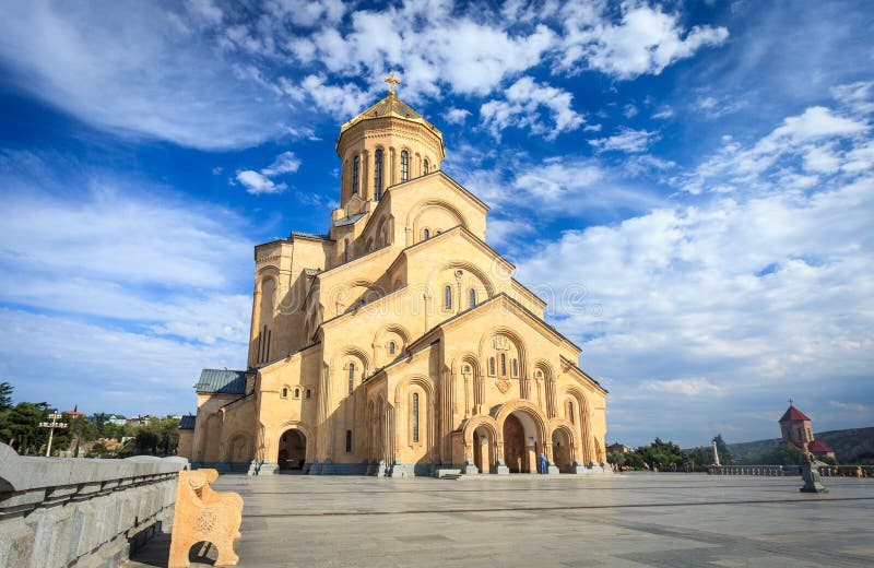 Ιερός καθεδρικός ναός τριάδας του Tbilisi, Γεωργία στοκ φωτογραφίες Ιερός καθεδρικός ναός τριάδας του Tbilisi, Γεωργία στοκ φωτογραφίες