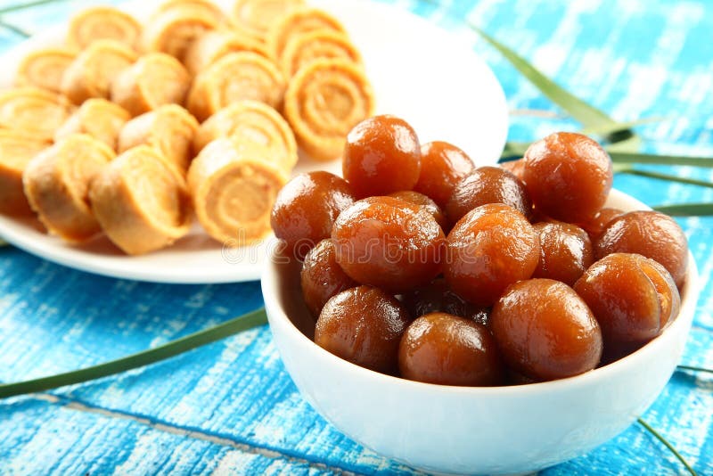 Ινδικά γλυκά καρύδων τροφίμων Diwali γλυκά Vegan με το gulab jamun στοκ φωτογραφία με δικαίωμα ελεύθερης χρήσης Ινδικά γλυκά καρύδων τροφίμων Diwali γλυκά Vegan με το gulab jamun στοκ φωτογραφία με δικαίωμα ελεύθερης χρήσης