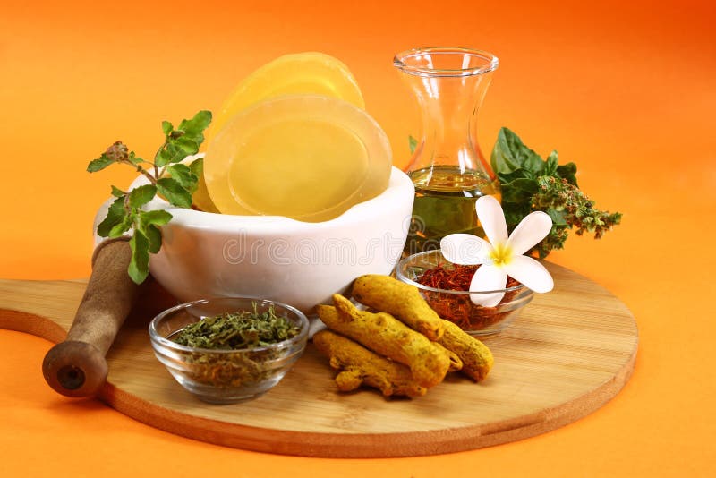 Ινδικό σαπούνι Ayurvedic ή χειροποίητο σαπούνι με τα χορτάρια στοκ φωτογραφίες με δικαίωμα ελεύθερης χρήσης Ινδικό σαπούνι Ayurvedic ή χειροποίητο σαπούνι με τα χορτάρια στοκ φωτογραφίες με δικαίωμα ελεύθερης χρήσης