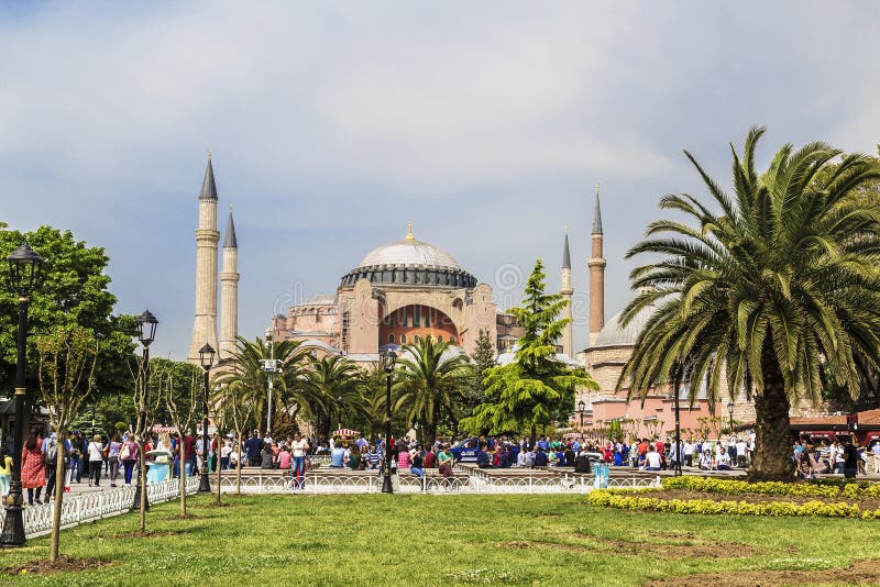 Ιστανμπούλ, άποψη της περιοχής Sultanahmet μια ηλιόλουστη θερινή ημέρα στοκ εικόνα Ιστανμπούλ, άποψη της περιοχής Sultanahmet μια ηλιόλουστη θερινή ημέρα στοκ εικόνα