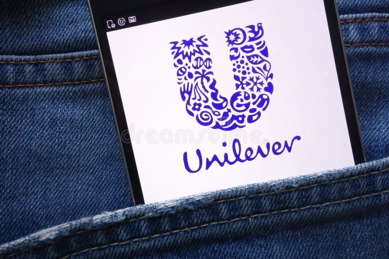 Ιστοχώρος Unilever που επιδεικνύεται στο smartphone που κρύβεται στην τσέπη τζιν στοκ φωτογραφία Ιστοχώρος Unilever που επιδεικνύεται στο smartphone που κρύβεται στην τσέπη τζιν στοκ φωτογραφία