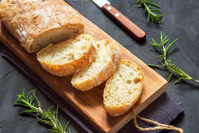Ιταλικό ciabatta ψωμιού στοκ εικόνες Ιταλικό ciabatta ψωμιού στοκ εικόνες