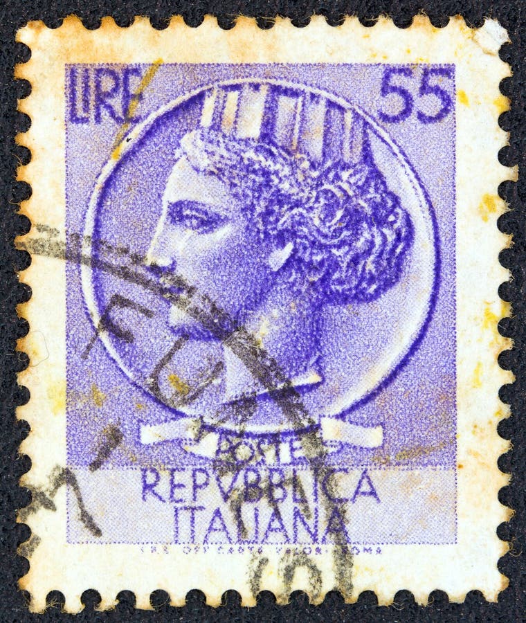 ιταλία περίπου 1968 : τυπωμένο στην ιταλία σφραγίδα δείχνει ένα αρχαίο κέρμα συρακουσών περίπου το 1968. στοκ φωτογραφία