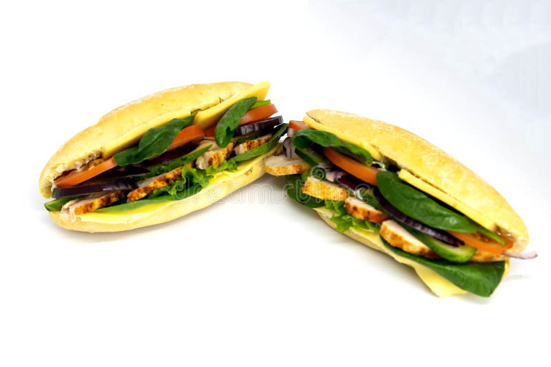 Ιταλικό σάντουιτς ciabatta panini με κοτόπουλο, τυρί, ντομάτες, αβοκάντο, μαρούλι στοκ εικόνες