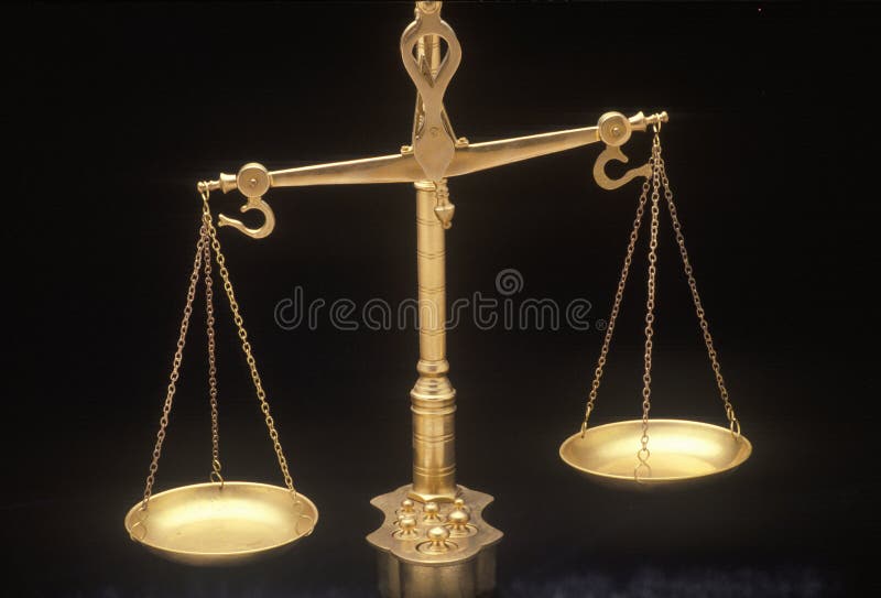 Κλίμακες της δικαιοσύνης, που αντιπροσωπεύει τα νομικά συστήματα και δικαστήριο των Ηνωμένων Πολιτειών στοκ εικόνα με δικαίωμα ελεύθερης χρήσης Κλίμακες της δικαιοσύνης, που αντιπροσωπεύει τα νομικά συστήματα και δικαστήριο των Ηνωμένων Πολιτειών στοκ εικόνα με δικαίωμα ελεύθερης χρήσης