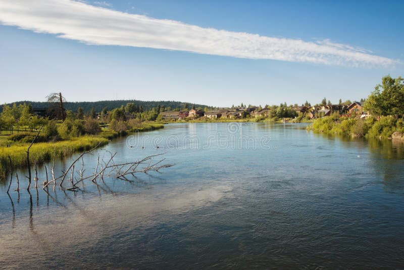 Κάμψη, Όρεγκον, στον ποταμό Deschutes στοκ εικόνα με δικαίωμα ελεύθερης χρήσης Κάμψη, Όρεγκον, στον ποταμό Deschutes στοκ εικόνα με δικαίωμα ελεύθερης χρήσης