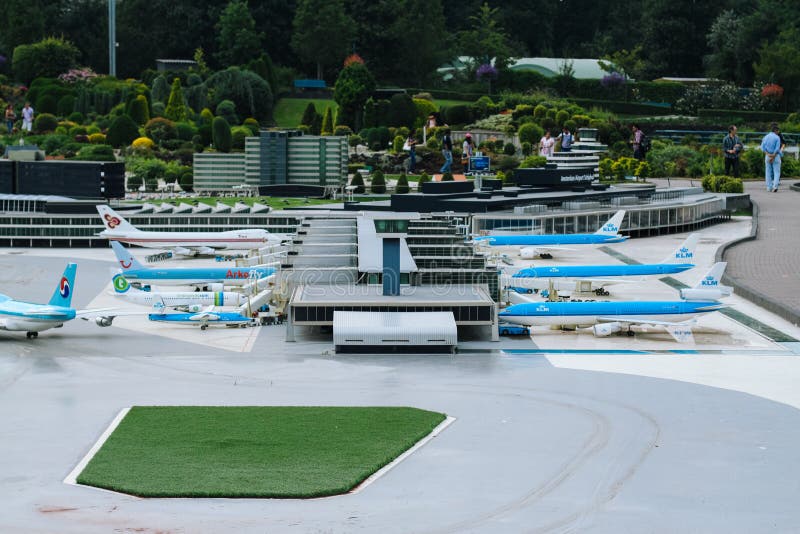 Κάτω Χώρες Ντεν Χάαγκ Πάρκο μινιατούρας Madurodam Αύγουστος 2010 Αερολιμένας Replica Amsterdam Schiphol στο Madurodam Den Haag στοκ εικόνες Κάτω Χώρες Ντεν Χάαγκ Πάρκο μινιατούρας Madurodam Αύγουστος 2010 Αερολιμένας Replica Amsterdam Schiphol στο Madurodam Den Haag στοκ εικόνες