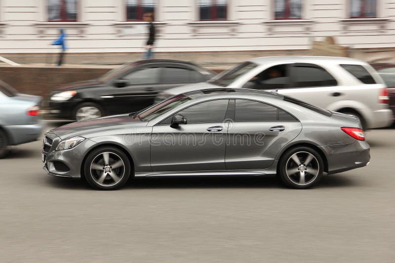 Κίεβο, Ουκρανία - 3 Μαΐου 2019: Mercedes-Benz CLS με υψηλή ταχύτητα στοκ φωτογραφία με δικαίωμα ελεύθερης χρήσης Κίεβο, Ουκρανία - 3 Μαΐου 2019: Mercedes-Benz CLS με υψηλή ταχύτητα στοκ φωτογραφία με δικαίωμα ελεύθερης χρήσης