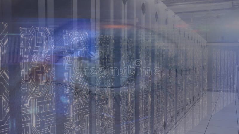 κίνηση της επεξεργασίας δεδομένων από το κλείσιμο του γυναικείου ματιού σε σχέση με την αίθουσα του εξυπηρετητή υπολογιστών απόθεμα βίντεο