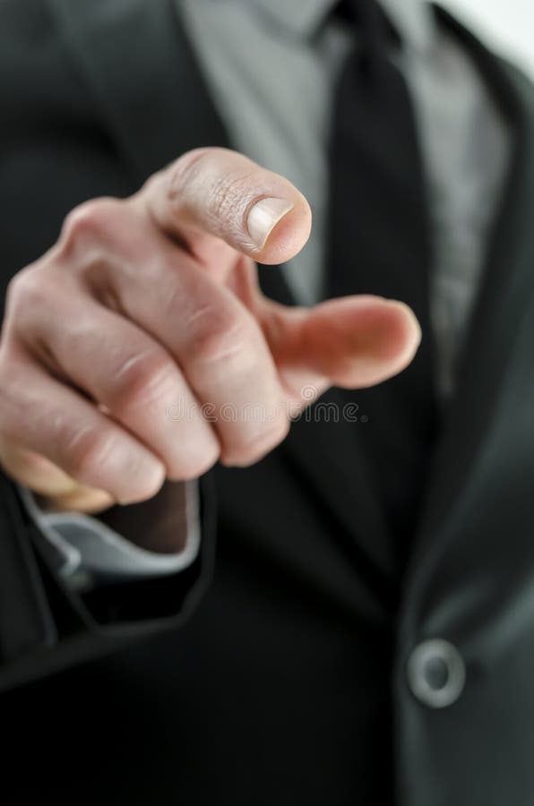 Καλλιεργημένη άποψη ενός χεριού με το δειγμένο δάχτυλο στοκ φωτογραφία με δικαίωμα ελεύθερης χρήσης