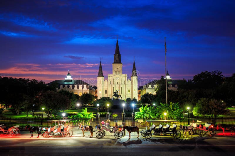 Καθεδρικός ναός και Jackson Square του Saint-Louis στη Νέα Ορλεάνη, Louisia στοκ εικόνες με δικαίωμα ελεύθερης χρήσης Καθεδρικός ναός και Jackson Square του Saint-Louis στη Νέα Ορλεάνη, Louisia στοκ εικόνες με δικαίωμα ελεύθερης χρήσης