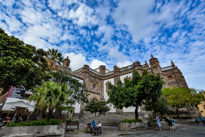 Καθεδρικός ναός της Σάντα Άννα (ιερή ναός-βασιλική των Κανάριων Νήσων) στο Las Palmas, άποψη από την πλάτη στοκ εικόνες Καθεδρικός ναός της Σάντα Άννα (ιερή ναός-βασιλική των Κανάριων Νήσων) στο Las Palmas, άποψη από την πλάτη στοκ εικόνες