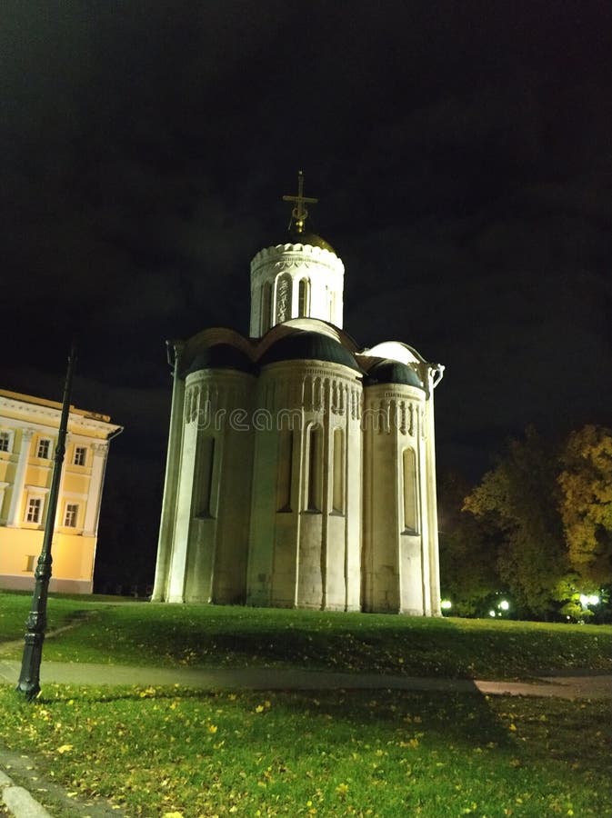 Καθεδρικός ναός του ST Demetrius το βράδυ στοκ φωτογραφίες με δικαίωμα ελεύθερης χρήσης Καθεδρικός ναός του ST Demetrius το βράδυ στοκ φωτογραφίες με δικαίωμα ελεύθερης χρήσης