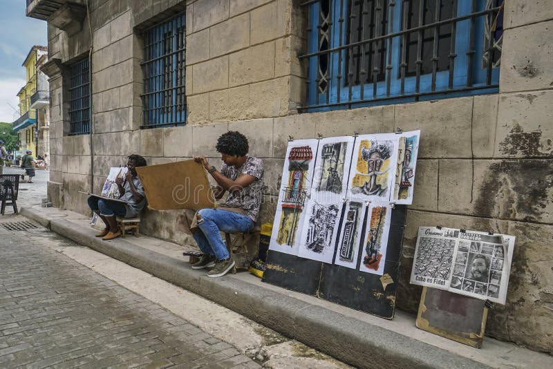 ΚαλλιτÎχνες του δÏόμου ζωγÏαφίζουν αναμνηστικά στο δÏόμο της Αβάνας ÏƒÏ στοκ εικόνα με δικαίωμα ελεύθερης χρήσης ΚαλλιτÎχνες του δÏόμου ζωγÏαφίζουν αναμνηστικά στο δÏόμο της Αβάνας ÏƒÏ στοκ εικόνα με δικαίωμα ελεύθερης χρήσης