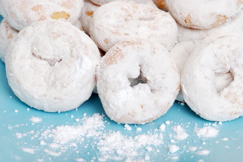 καλυμμένη donuts μικρή ζάχαρη τήξη&sig στοκ φωτογραφία με δικαίωμα ελεύθερης χρήσης καλυμμένη donuts μικρή ζάχαρη τήξη&sig στοκ φωτογραφία με δικαίωμα ελεύθερης χρήσης