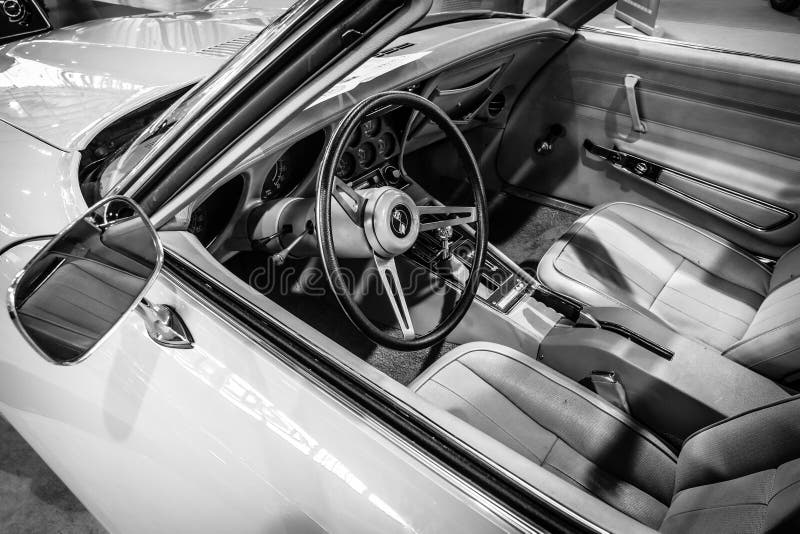 Καμπίνα του δρόμωνα Stingray Coupe Chevrolet αθλητικών αυτοκινήτων (C3), 1975 στοκ εικόνες Καμπίνα του δρόμωνα Stingray Coupe Chevrolet αθλητικών αυτοκινήτων (C3), 1975 στοκ εικόνες