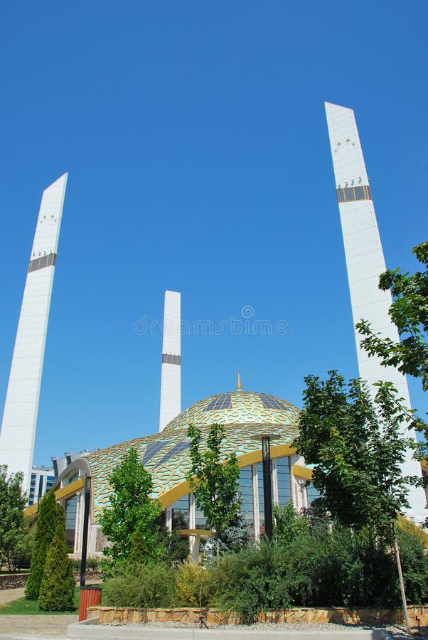 Καρδιά μουσουλμανικών τεμενών ` της μητέρας ` στην τσετσένια Δημοκρατία στοκ εικόνες με δικαίωμα ελεύθερης χρήσης Καρδιά μουσουλμανικών τεμενών ` της μητέρας ` στην τσετσένια Δημοκρατία στοκ εικόνες με δικαίωμα ελεύθερης χρήσης