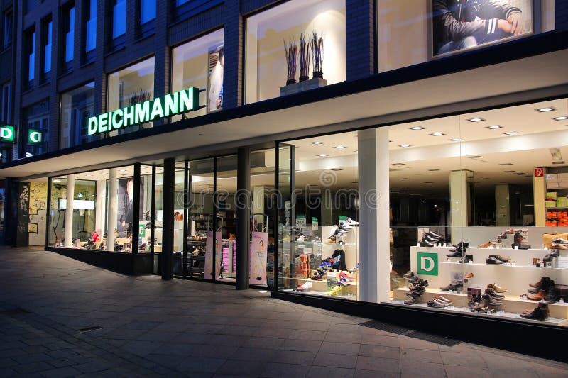 Κατάστημα παπουτσιών Deichmann στοκ εικόνα με δικαίωμα ελεύθερης χρήσης Κατάστημα παπουτσιών Deichmann στοκ εικόνα με δικαίωμα ελεύθερης χρήσης