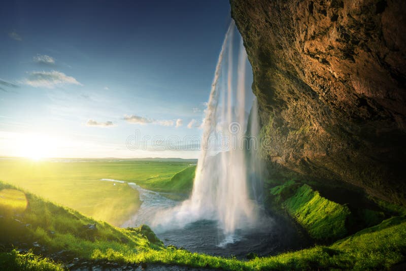 Καταρράκτης Seljalandfoss στο θερινό χρόνο στοκ εικόνα Καταρράκτης Seljalandfoss στο θερινό χρόνο στοκ εικόνα