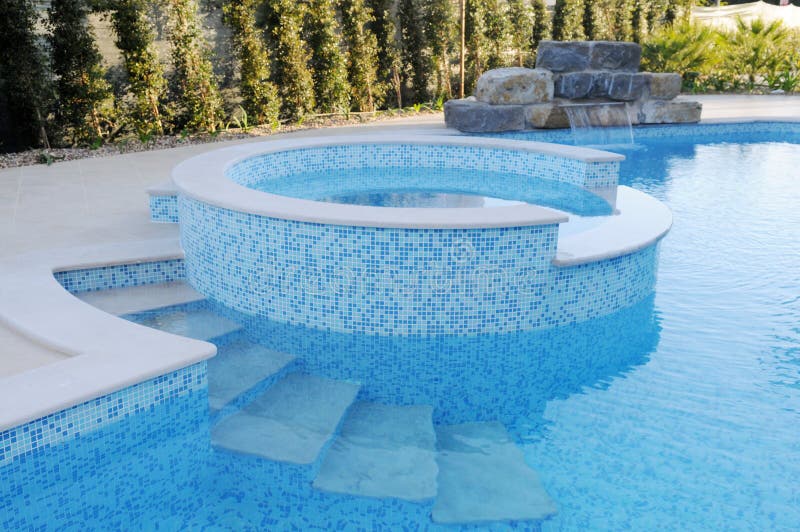 Καταρράκτης και ένα jacuzzi στοκ εικόνες
