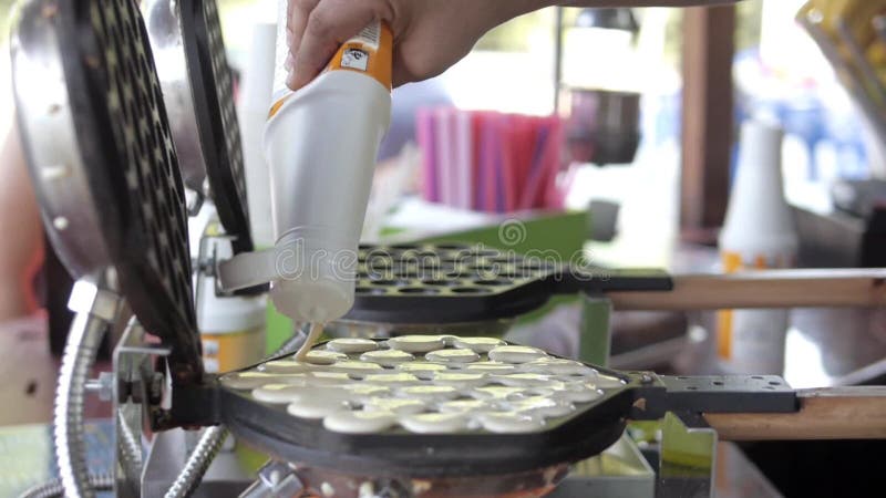 Κατασκευή της βάφλας αυγών ύφους Χονγκ Κονγκ στην οδό