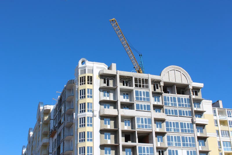 Κατασκευή του multistory σύγχρονου σπιτιού στοκ φωτογραφία