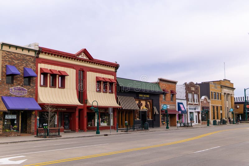 Shops along mains street in downtown Rochester Michigan. Shops along mains street in downtown Rochester Michigan