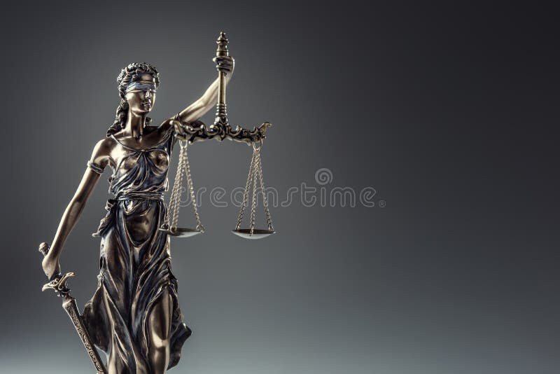 Καταστατικό της δικαιοσύνης Άγαλμα χαλκού κλίμακες γυναικείας Justice εκμετάλλευσης στοκ φωτογραφία με δικαίωμα ελεύθερης χρήσης