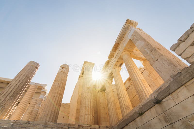 Καταστροφές Propylaia στο ναό Parthenon στην ακρόπολη, Αθήνα, Ελλάδα στοκ φωτογραφίες με δικαίωμα ελεύθερης χρήσης Καταστροφές Propylaia στο ναό Parthenon στην ακρόπολη, Αθήνα, Ελλάδα στοκ φωτογραφίες με δικαίωμα ελεύθερης χρήσης
