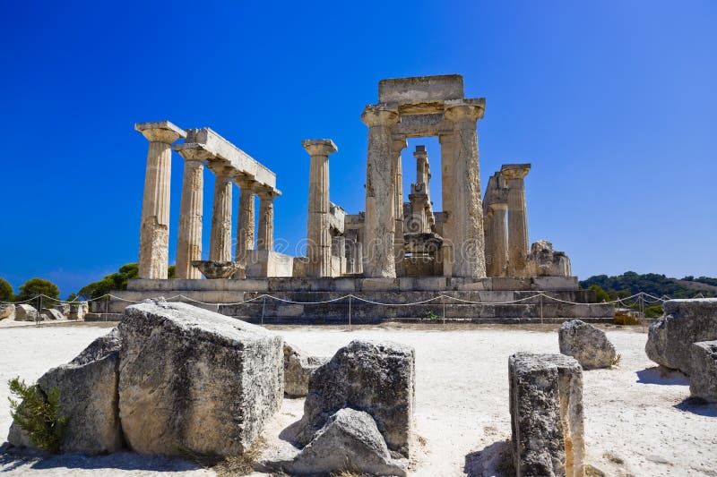 Καταστροφές του ναού στο νησί Aegina, Ελλάδα