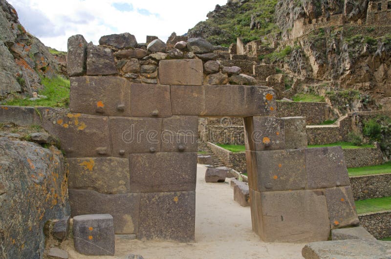 καταστροφές του Περού ollantaytambo inca πορτών στοκ φωτογραφίες