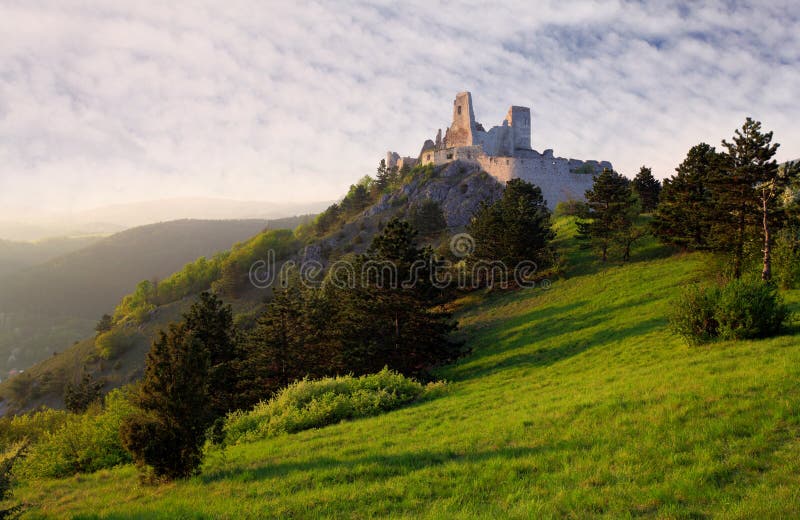 Ερείπια του κάστρου Cachtice στοκ φωτογραφίες με δικαίωμα ελεύθερης χρήσης