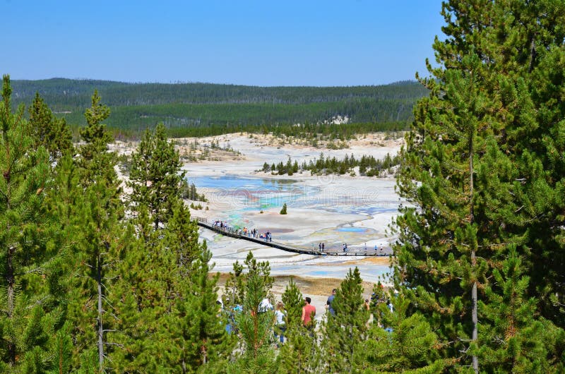 Καυτό ελατήριο σε Yellowstone, Ουαϊόμινγκ στοκ εικόνα με δικαίωμα ελεύθερης χρήσης