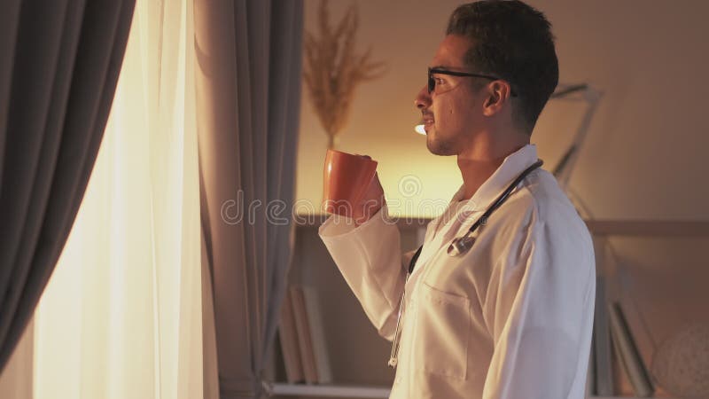 καφές διάλειμμα άνδρας γιατρός φιλμ μικρού μήκους