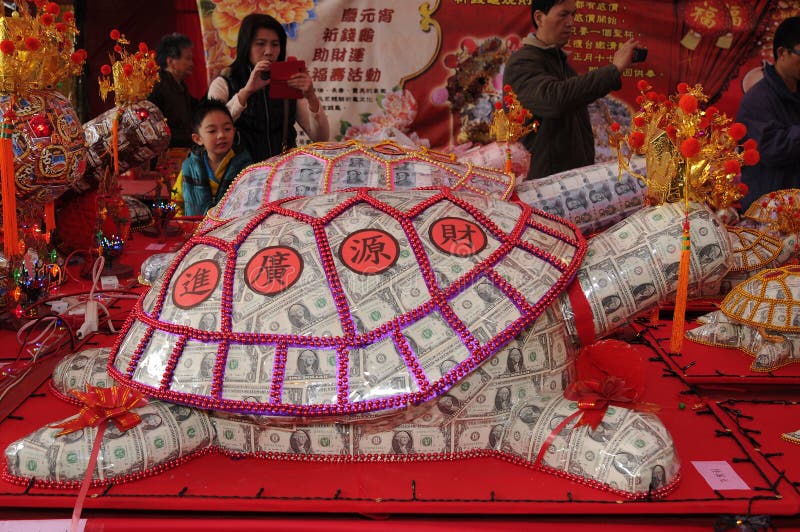 Money turtle not really turtle, is the temple prepare of New Year mascot for believer. Respectively, by U.S 1 dollar or RMB ten-dollar or NT $ 100 banknotes stacked forming. After the consent of God and pay enough money, you can take home. Money turtle not really turtle, is the temple prepare of New Year mascot for believer. Respectively, by U.S 1 dollar or RMB ten-dollar or NT $ 100 banknotes stacked forming. After the consent of God and pay enough money, you can take home.