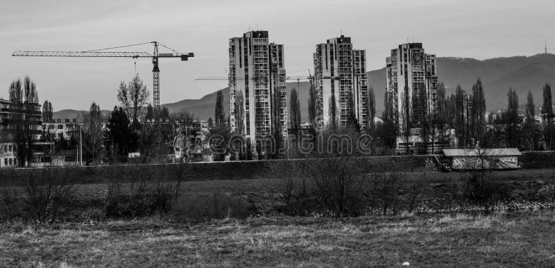 Κοιτάξτε στα κτήρια πέρα από τον ποταμό Sava στοκ φωτογραφία με δικαίωμα ελεύθερης χρήσης Κοιτάξτε στα κτήρια πέρα από τον ποταμό Sava στοκ φωτογραφία με δικαίωμα ελεύθερης χρήσης